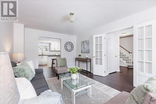 78 Castille Crescent, Georgina, ON - Indoor Photo Showing Living Room