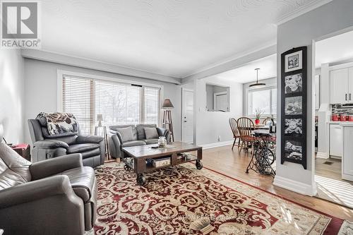 94 Archibald Street, Brampton, ON - Indoor Photo Showing Living Room