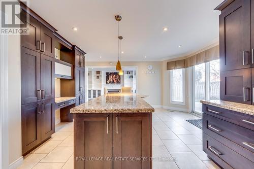 1143 Chapelton Place, Oakville, ON - Indoor Photo Showing Kitchen