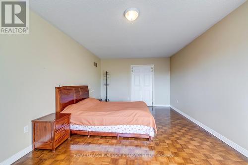 1143 Chapelton Place, Oakville, ON - Indoor Photo Showing Bedroom