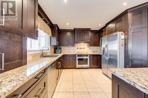 1143 Chapelton Place, Oakville, ON - Indoor Photo Showing Kitchen With Double Sink With Upgraded Kitchen