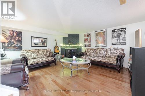 17 Ashurst Crescent, Brampton, ON - Indoor Photo Showing Living Room