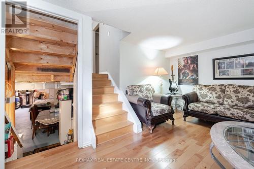 17 Ashurst Crescent, Brampton, ON - Indoor Photo Showing Living Room