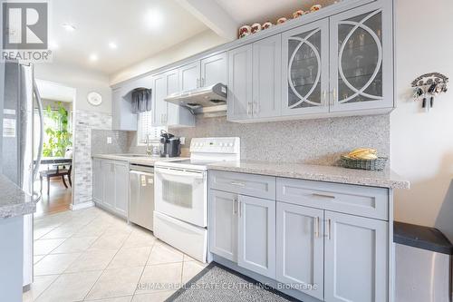 17 Ashurst Crescent, Brampton, ON - Indoor Photo Showing Kitchen