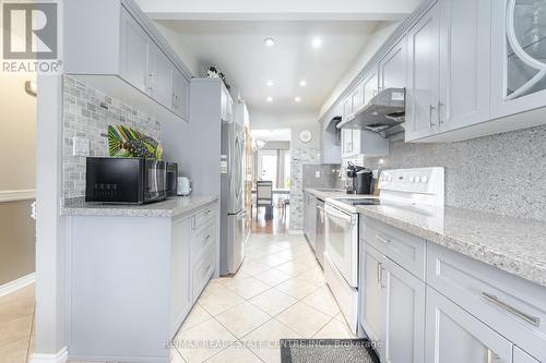 17 Ashurst Crescent, Brampton, ON - Indoor Photo Showing Kitchen