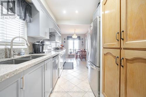 17 Ashurst Crescent, Brampton, ON - Indoor Photo Showing Kitchen With Double Sink With Upgraded Kitchen