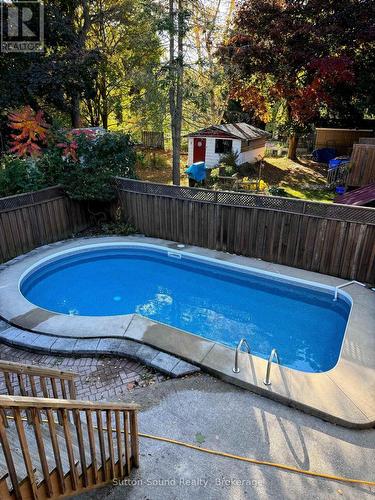 725 11Th Street W, Owen Sound, ON - Outdoor With In Ground Pool With Backyard