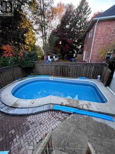 725 11Th Street W, Owen Sound, ON - Outdoor With In Ground Pool With Backyard