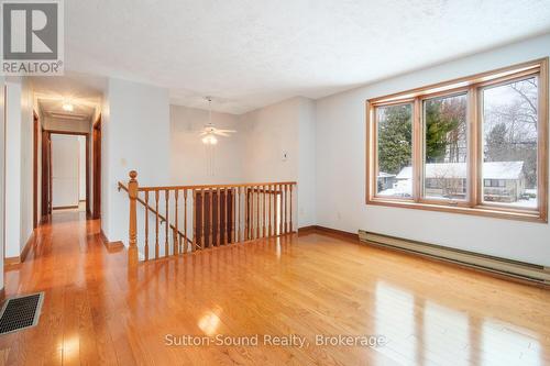 725 11Th Street W, Owen Sound, ON - Indoor Photo Showing Other Room