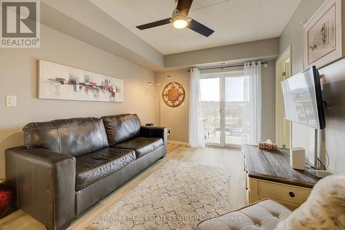 612 - 155 Water Street S, Cambridge, ON - Indoor Photo Showing Living Room