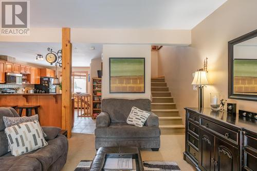 1003 Mountain View Road Unit# B, Rossland, BC - Indoor Photo Showing Living Room