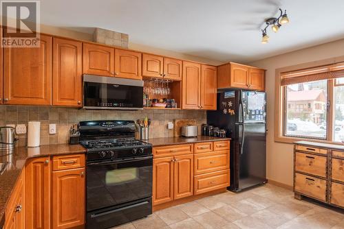 1003 Mountain View Road Unit# B, Rossland, BC - Indoor Photo Showing Kitchen