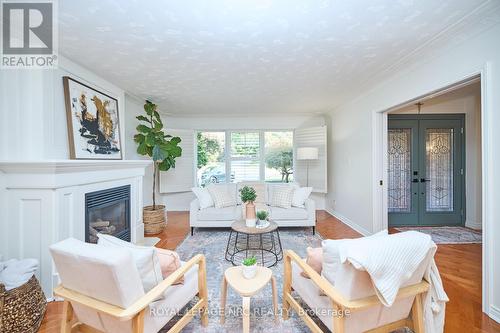 33 Berkwood Place, Pelham (662 - Fonthill), ON - Indoor Photo Showing Living Room With Fireplace