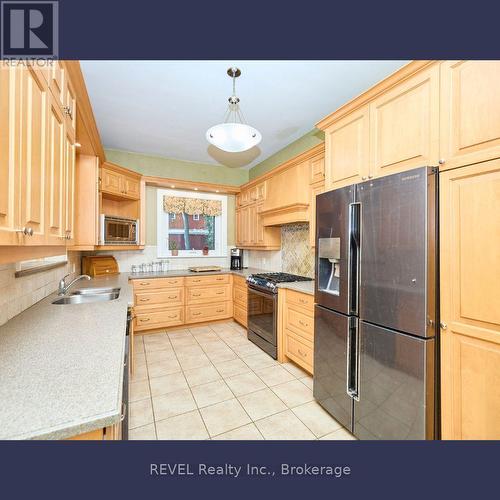 1171 Mcnab Road, Niagara-On-The-Lake (102 - Lakeshore), ON - Indoor Photo Showing Kitchen With Double Sink