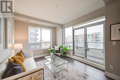 905 - 396 Highway 7, Richmond Hill, ON - Indoor Photo Showing Living Room