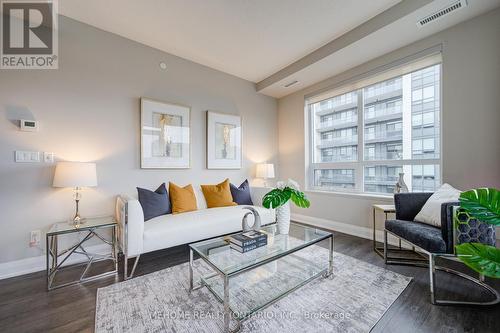 905 - 396 Highway 7, Richmond Hill, ON - Indoor Photo Showing Living Room