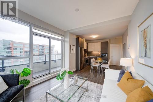 905 - 396 Highway 7, Richmond Hill, ON - Indoor Photo Showing Living Room