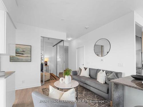 1808-120 Parliament St, Toronto, ON - Indoor Photo Showing Living Room