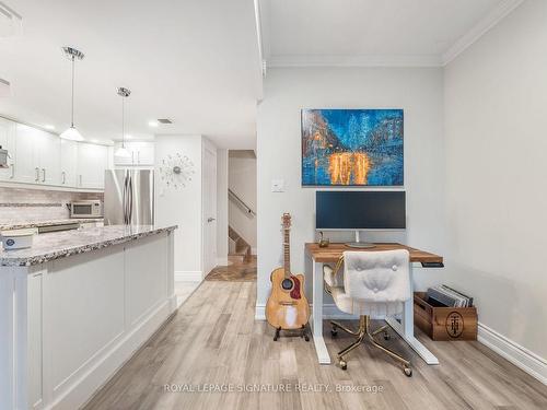 Th6-80 Adelaide St E, Toronto, ON - Indoor Photo Showing Kitchen