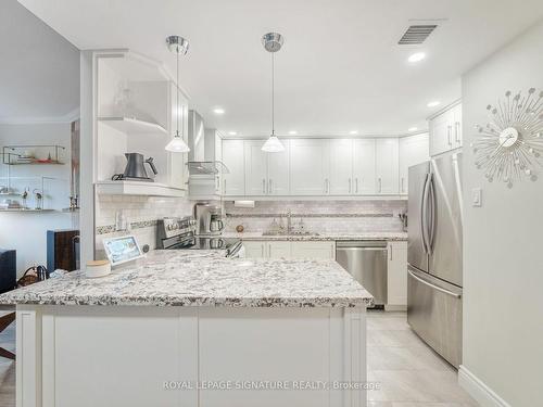 Th6-80 Adelaide St E, Toronto, ON - Indoor Photo Showing Kitchen With Upgraded Kitchen