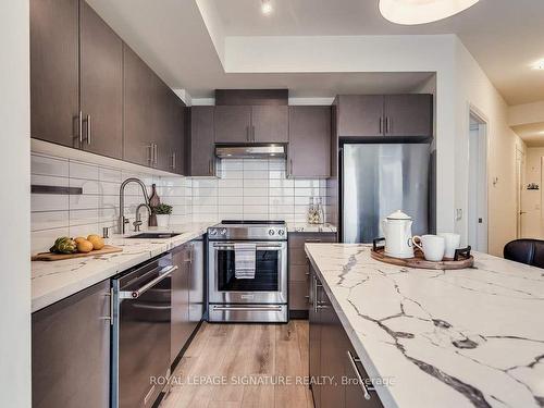 2124-9000 Jane St, Vaughan, ON - Indoor Photo Showing Kitchen With Stainless Steel Kitchen With Upgraded Kitchen