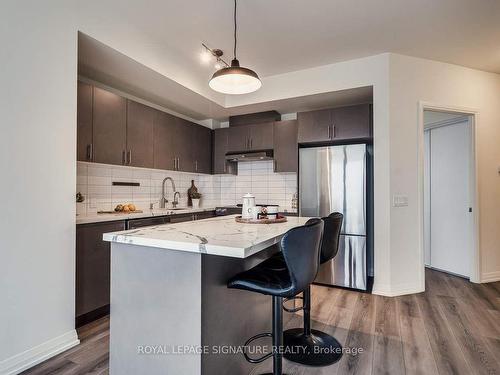 2124-9000 Jane St, Vaughan, ON - Indoor Photo Showing Kitchen With Stainless Steel Kitchen With Upgraded Kitchen