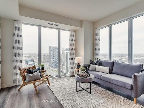 2124-9000 Jane St, Vaughan, ON - Indoor Photo Showing Living Room