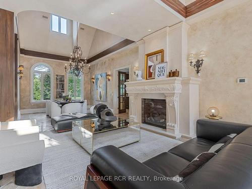 55 Greenvalley Circ, Whitchurch-Stouffville, ON - Indoor Photo Showing Living Room With Fireplace