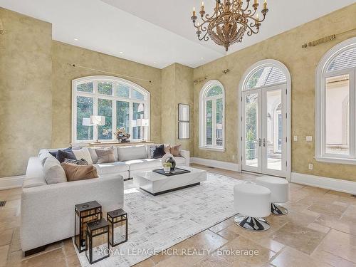 55 Greenvalley Circ, Whitchurch-Stouffville, ON - Indoor Photo Showing Living Room