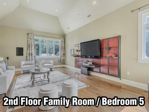 55 Greenvalley Circ, Whitchurch-Stouffville, ON - Indoor Photo Showing Living Room