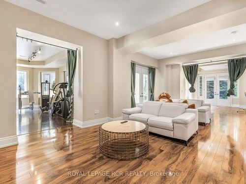 55 Greenvalley Circ, Whitchurch-Stouffville, ON - Indoor Photo Showing Living Room