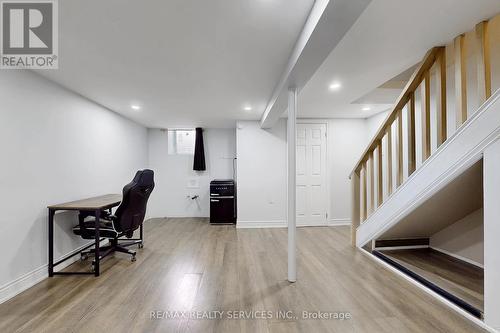 14 Greenhills Square, Brampton, ON - Indoor