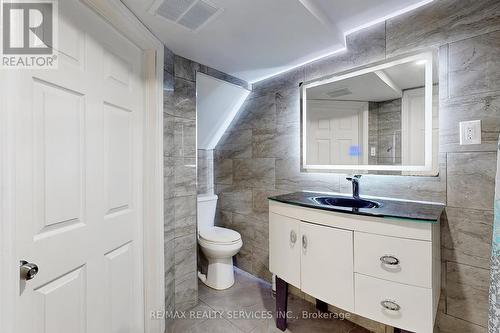 14 Greenhills Square, Brampton, ON - Indoor Photo Showing Bathroom