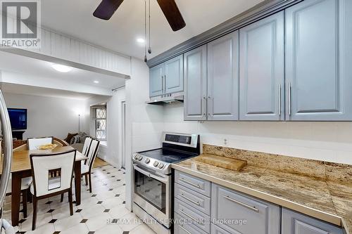 14 Greenhills Square, Brampton, ON - Indoor Photo Showing Kitchen