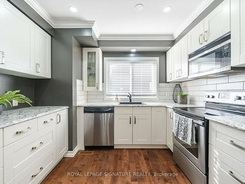 4-3011 Centennial Dr, Burlington, ON - Indoor Photo Showing Kitchen With Stainless Steel Kitchen With Upgraded Kitchen