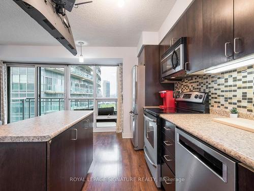 1214-155 Legion Rd N, Toronto, ON - Indoor Photo Showing Kitchen With Upgraded Kitchen