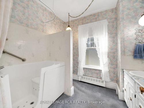 33 Pine Ave, Caledon, ON - Indoor Photo Showing Bathroom