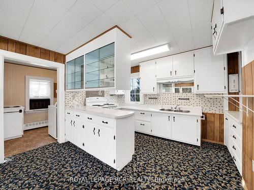 33 Pine Ave, Caledon, ON - Indoor Photo Showing Kitchen With Double Sink