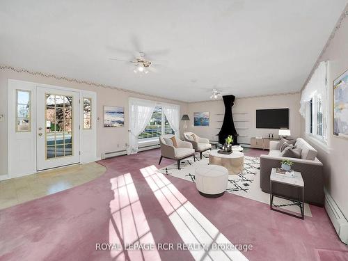 33 Pine Ave, Caledon, ON - Indoor Photo Showing Living Room