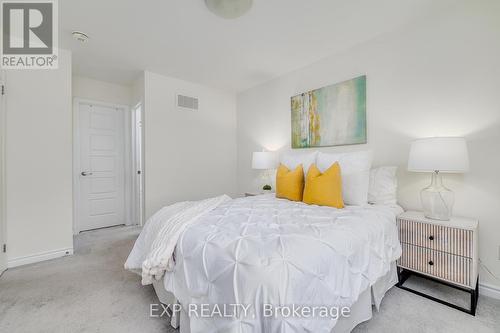 26 - 143 Ridge Road, Cambridge, ON - Indoor Photo Showing Bedroom