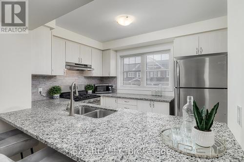 26 - 143 Ridge Road, Cambridge, ON - Indoor Photo Showing Kitchen With Double Sink With Upgraded Kitchen