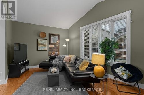 2138 Balantrae Circle, Kingston (City Southwest), ON - Indoor Photo Showing Living Room