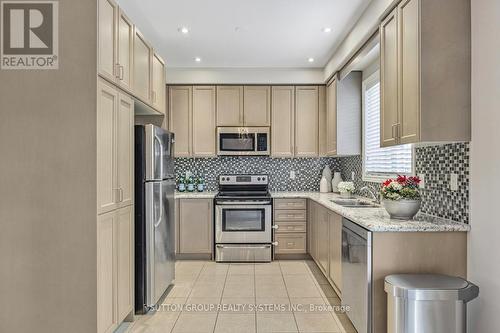 5539 Meadowcrest Avenue, Mississauga, ON - Indoor Photo Showing Kitchen With Stainless Steel Kitchen With Upgraded Kitchen