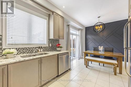 5539 Meadowcrest Avenue, Mississauga, ON - Indoor Photo Showing Kitchen With Stainless Steel Kitchen With Double Sink