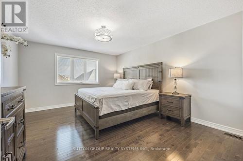 5539 Meadowcrest Avenue, Mississauga, ON - Indoor Photo Showing Bedroom