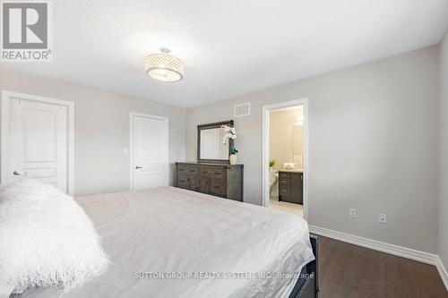 5539 Meadowcrest Avenue, Mississauga, ON - Indoor Photo Showing Bedroom