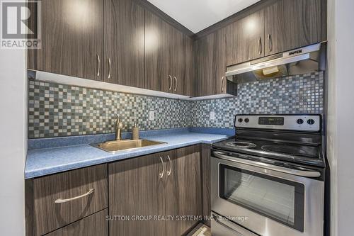 5539 Meadowcrest Avenue, Mississauga, ON - Indoor Photo Showing Kitchen