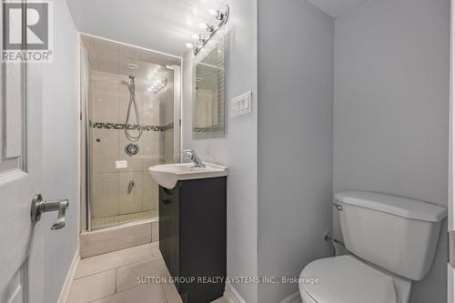 5539 Meadowcrest Avenue, Mississauga, ON - Indoor Photo Showing Bathroom