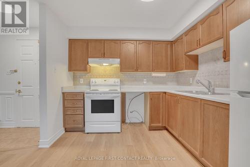 215 - 49 Jacobs Terrace, Barrie, ON - Indoor Photo Showing Kitchen