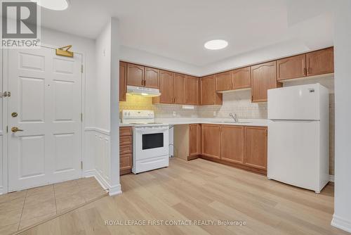 215 - 49 Jacobs Terrace, Barrie, ON - Indoor Photo Showing Kitchen